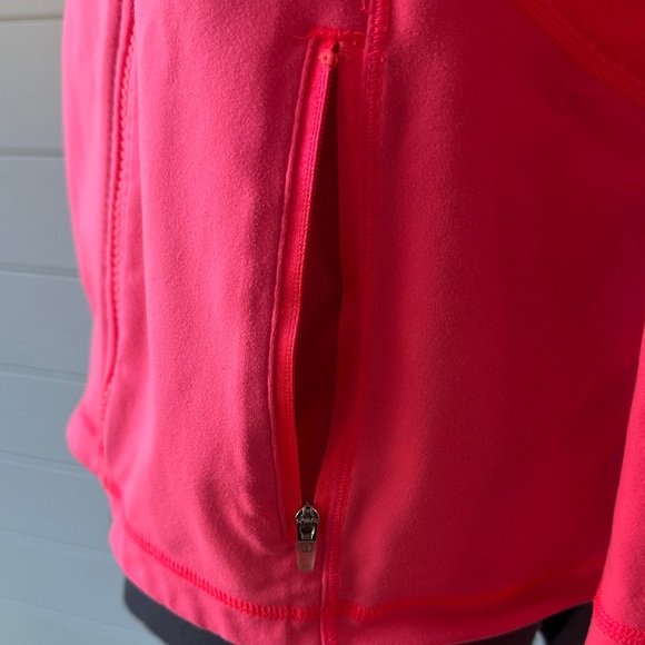 Kirkland Signature jacket Women's Vibrant neon Pink size large - Picture 3 of 8